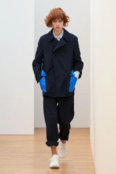 Look 3